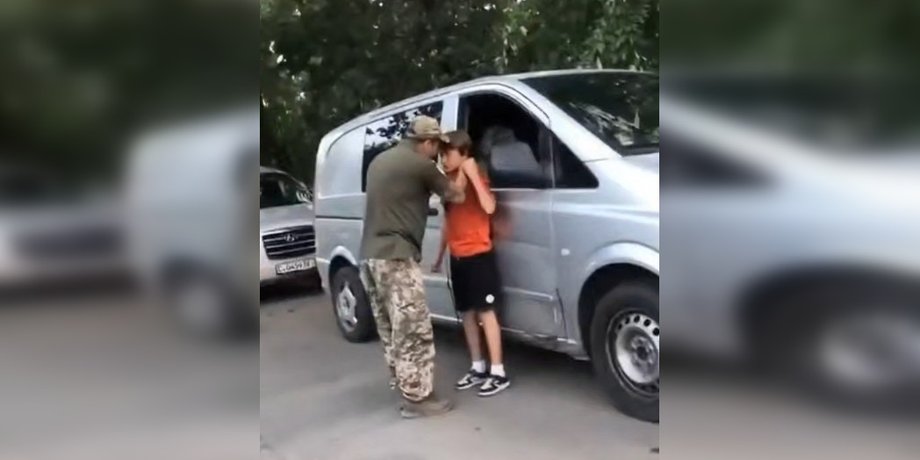 фото військового ТЦК з Одеси та підлітка