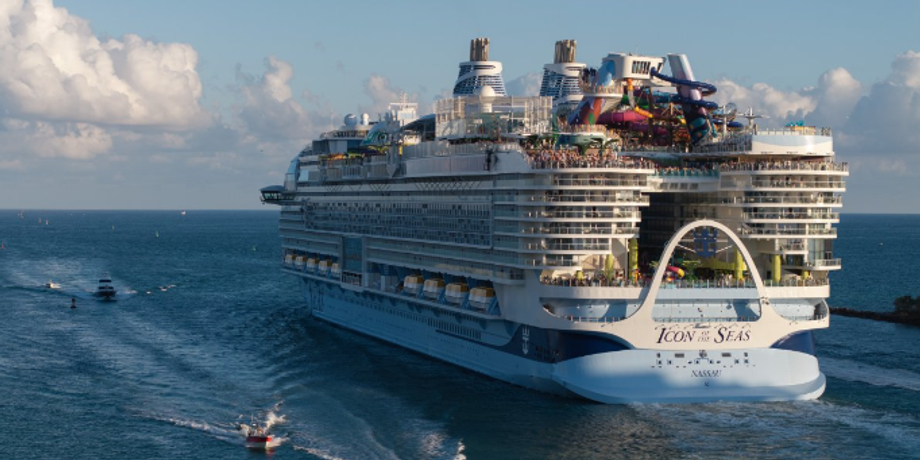 Загорівся найбільший у світі круїзний лайнер Icon of the Seas, причина пожежі, що сталося, відео, туризм