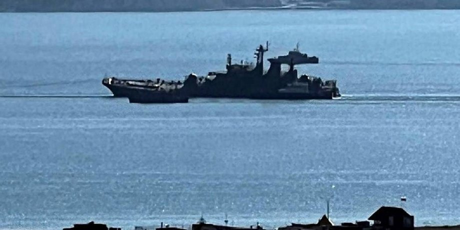 Новороссийск, атака по Новороссийску, корабль в Новороссийске, Оленегорский горняк, корабль, оленегорский горняк бдк, бдк, десантный корабль оленегорский горняк, оленегорский горняк стоимость