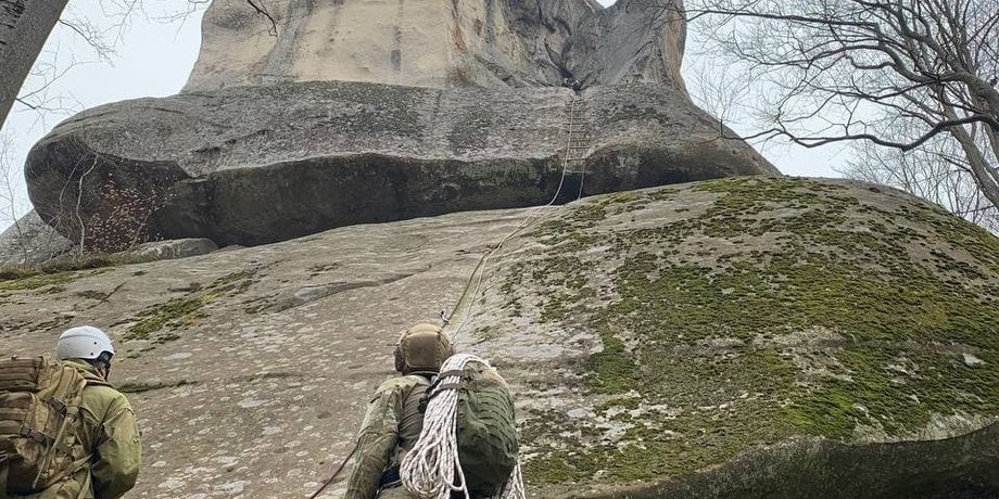 курсанты всу, скалы довбуша