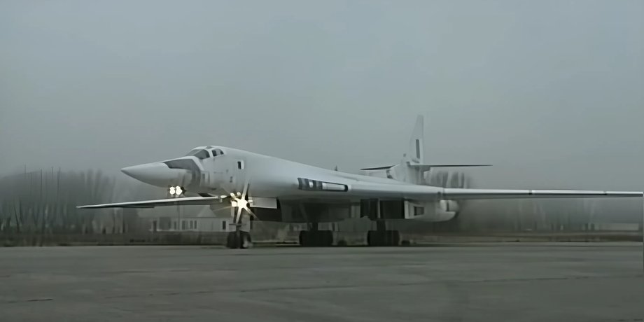 Стратегічний бомбардувальник Ту-160 Україна, літак Ту-160 Україна, Ту-160 передавання РФ, Ту-160 удари по Україні
