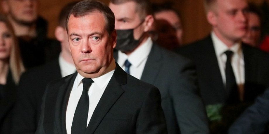 дмитрий медведев, твиттер заблокировал пост медведева, медведев обвинил илона маска, разрыв дипломатических отношений с Польшей, медведев отказался от твиттер