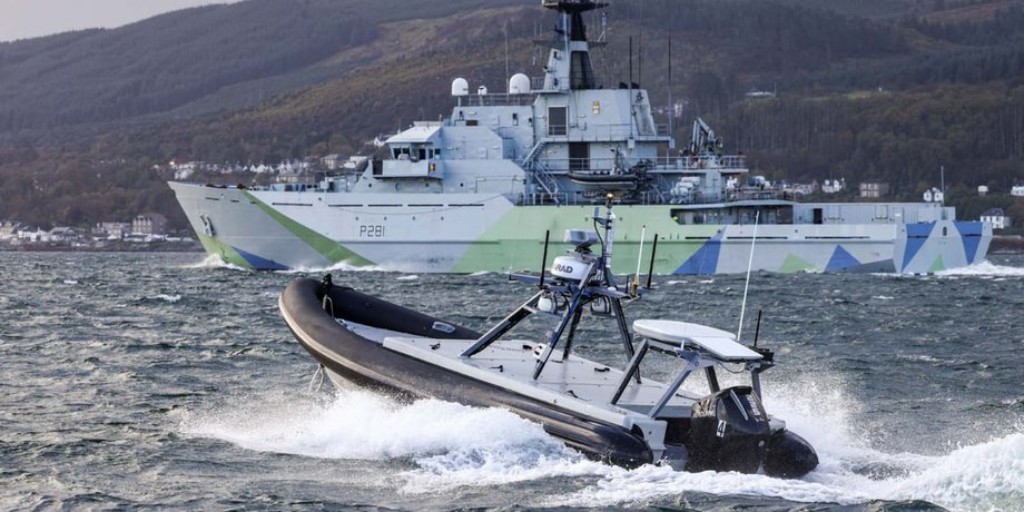 Морський дрон Rattler супроводжує корабель