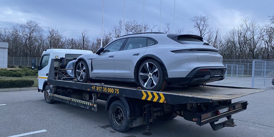 Porsche на эвакуаторе
