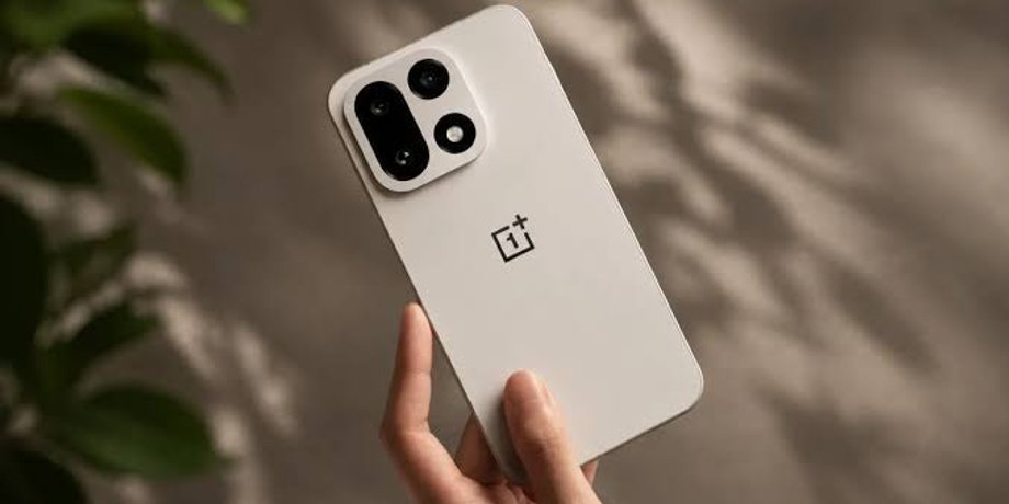 смартфон OnePlus 15