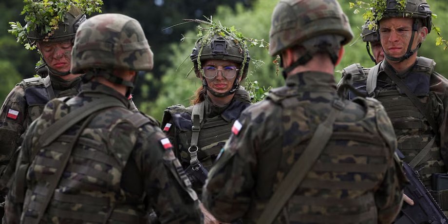 У Польщі тисячі людей долучаються до добровільної військової підготовки