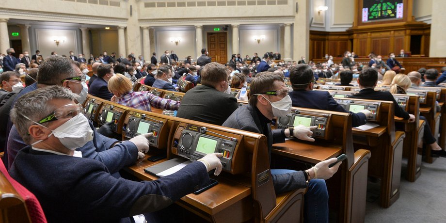 В Раду предлагают не пускать нардепов без COVID-сертификатов