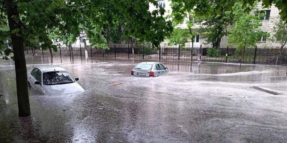 дощ, потоки води, машини, київ, фото