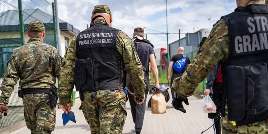 Польща заклика своїх громадян негайно виїхати з Блорусі