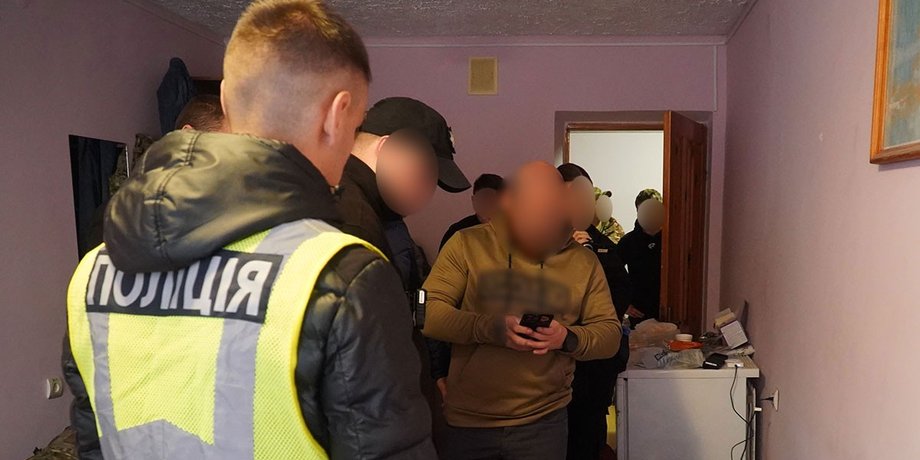 Поліція Тернопільської області затримала групу військових, які силоміць викрадали людей