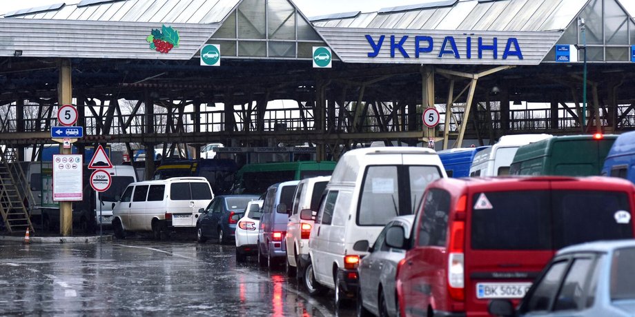 Виїзд за кордон, пробка на кордоні