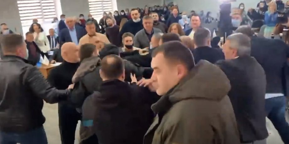горсовет Ровно, драка в горсовете, депутаты Ровно