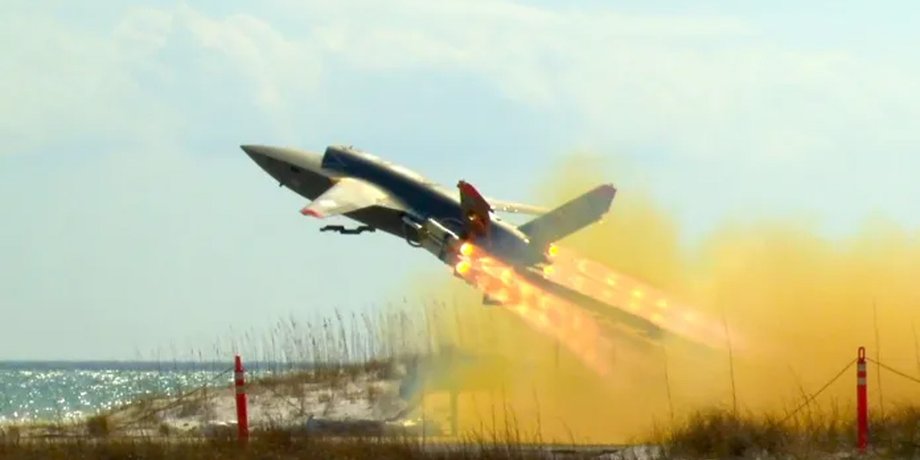 БПЛА XQ-58A Valkyrie беспилотный самолет истребитель