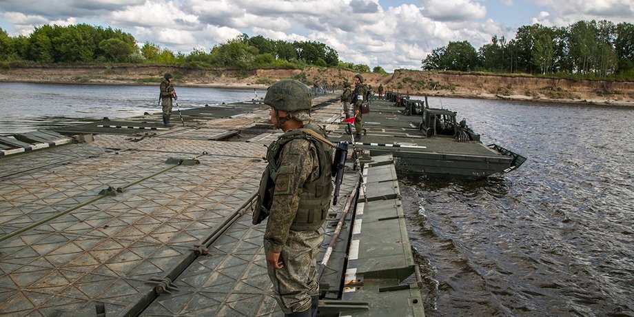 российский военный, переправа, понтонный мост