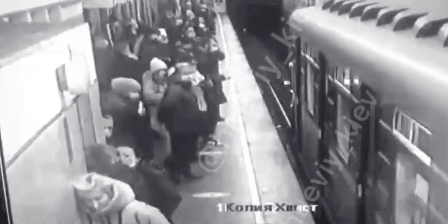 Метро, Дворец Украина, поезд, метрополитен, Киев