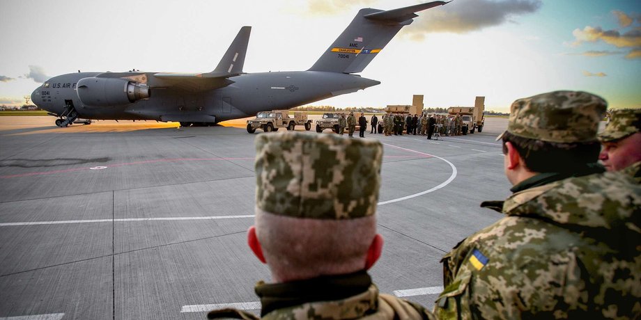 поставки вооружения Украине