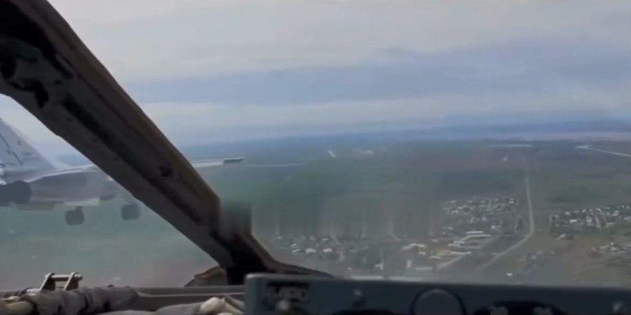 Самолет Су-24 РФ, аэродром Су-24 РФ, Су-24 бомбардировка Украины, российский Су-24 фронт, авиация РФ война, аэродром ВС РФ 300 км