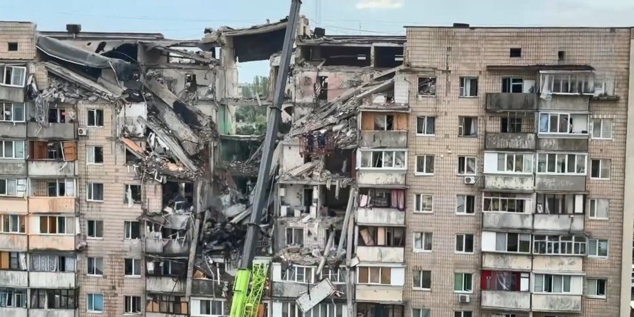 фото руїн будинку у Києві після удару РФ 6 липня