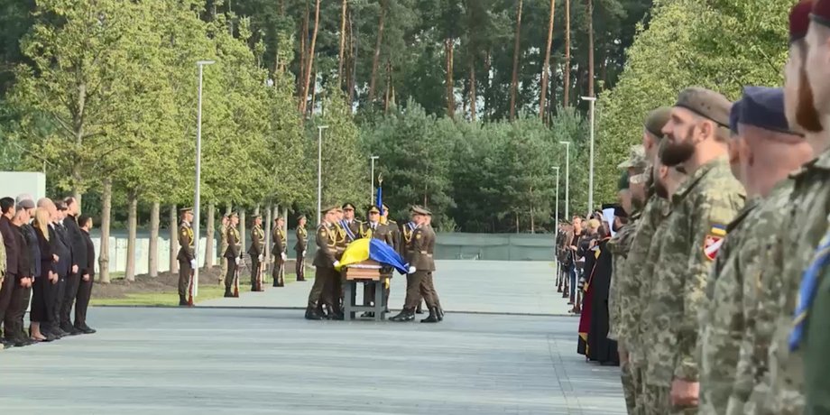 фото с церемонии перезахоронения Евгения Коновальца 19 августа
