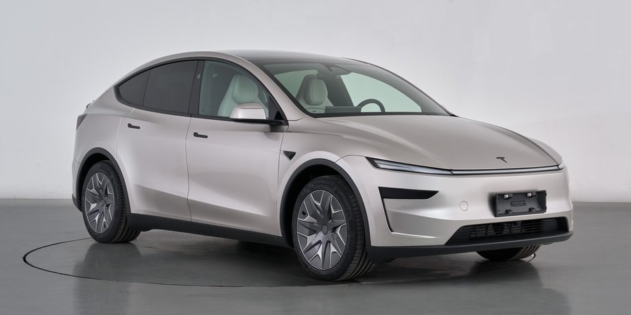 Удлиненный электрокроссовер Tesla Model Y L
