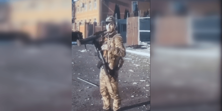 В Судже военный выстрелил из гранатомета по дому