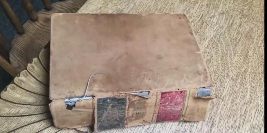 Давня книга, книга, повернули до бібліотеки, через 100 років, історія США,