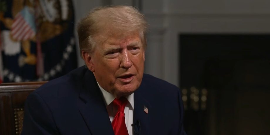 фото президента США Дональда Трампа во время интервью MaxNews 16 октября