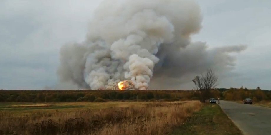 вогонь, дим, вибух, вибух на складі