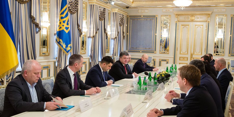 Петр Порошенко на заседании с лидерами парламентских фракций / Фото пресс-службы президента