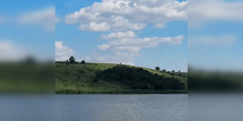 Село Лозуватка з озером