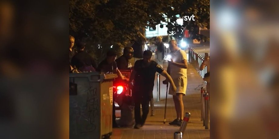 У Києві журналісти шведського телеканалу SVT Nyheter зафіксували момент затримання 36-річного чоловіка.