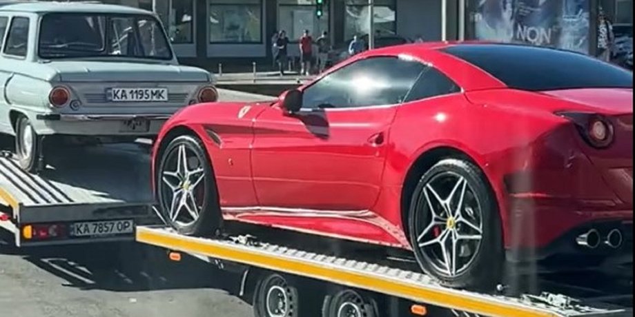 Ferrari на автовозе