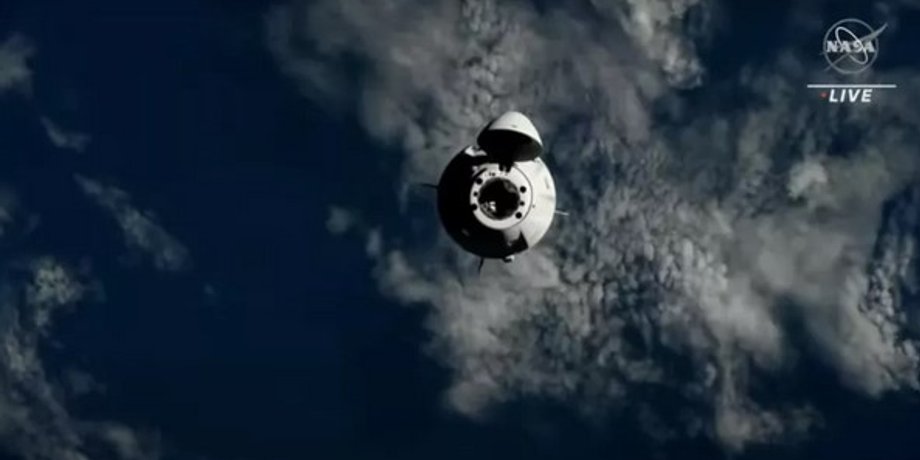 космчиеский корабль Dragon