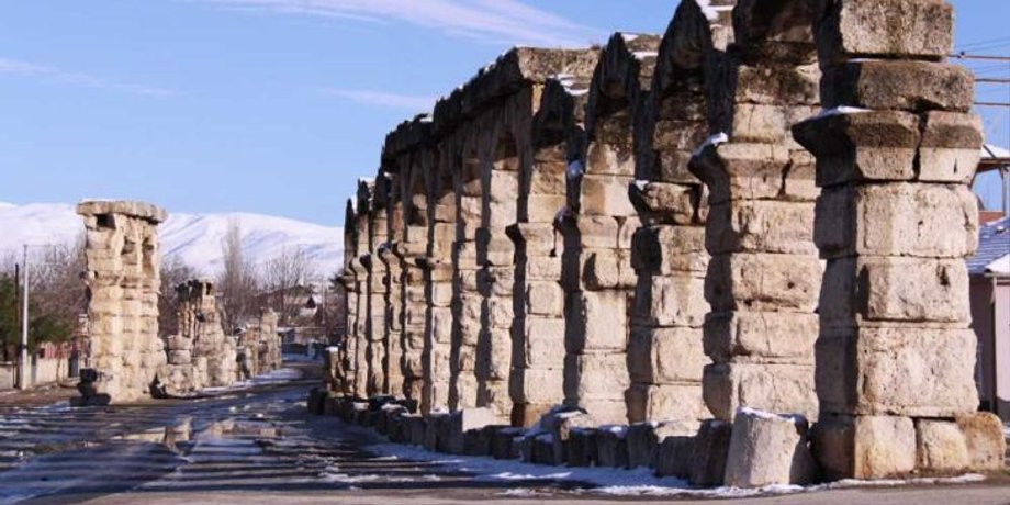 археологи, археология, акведук, раскопки, Тиана, Рим, цивилизация, реставрация, туристы, сооружение, город, античность, вода, развитие