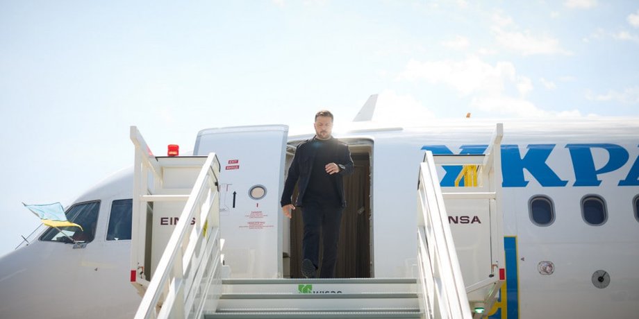На зустріч із Зеленським запросили усіх сенаторів США через законопроєкт про "пекельні санкції" президент Володимир Зеленський у літаку