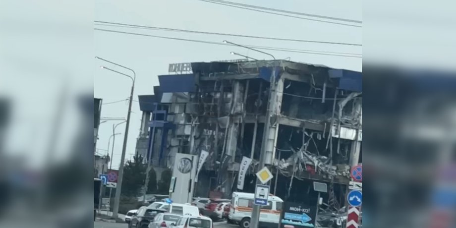 пошкоджена будівля Алма-Антей у Севастополі 19 березня