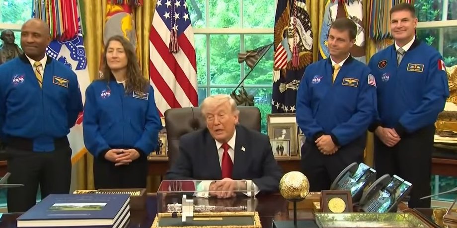 трамп на встрече с астронавтами