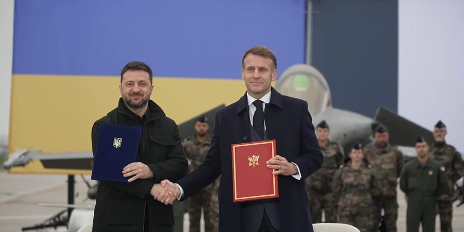 Президент Украины Владимир Зеленский и президент Франции Эммануэль Макрон подписали соглашение