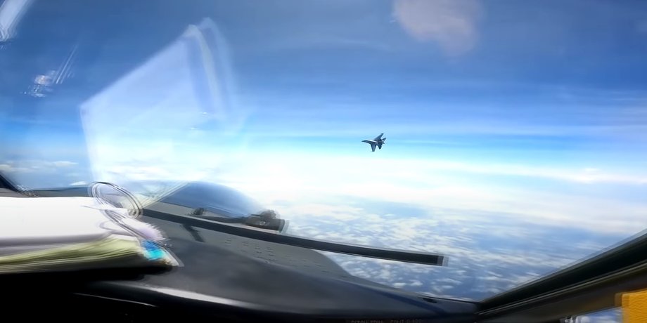 Истребитель J-16