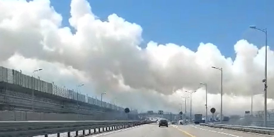 крымский мост в дыму, крымский мост задымился, учения в Крыму, ДТП на Крымском мосту, пробка на Крымском мосту