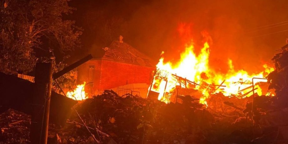 фотографии пожара после взрыва в Чугуеве 5 сентября