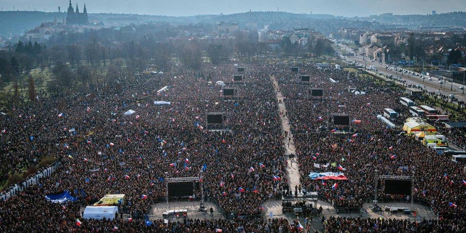 У Чехії на вулиці вийшли десятки тисяч через проросійську політику уряду