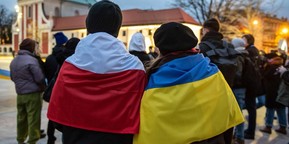 переселенці у польщі, українці у польщі, допомога біженцям у польщі, допомога українським біженцям у польщі, Програма 40 у Польщі, В'їзд у Польщу для українців сьогодні, Як отримати статус біженця у Польщі, Польща для українців 2023, українські