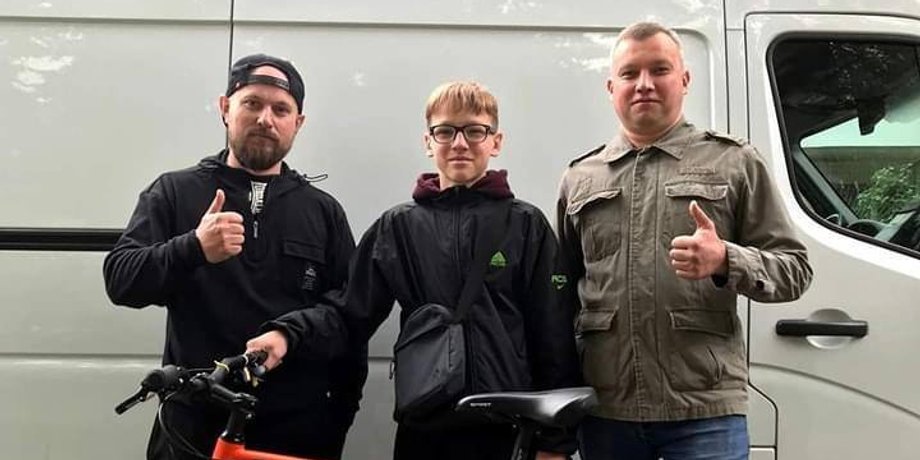 Киев, велосипед, троллейбус, общественный транспорт, подросток