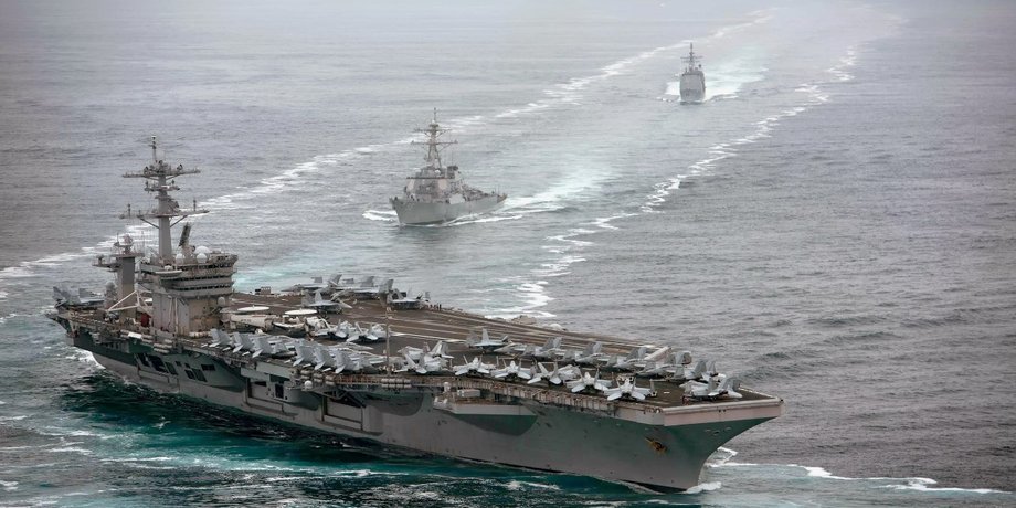 Американский авианосец USS Theodore Roosevelt
