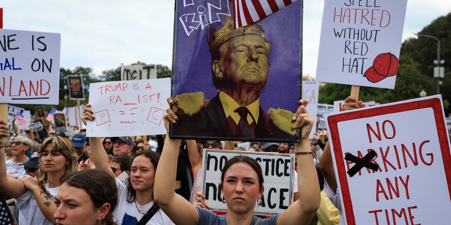 У США проходять акції "Ні королям"