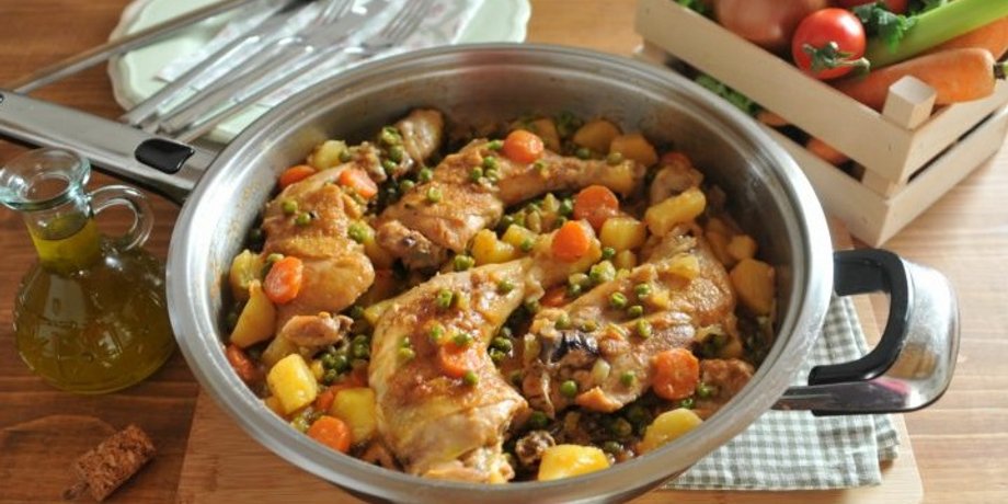 Курка з овочами, курка по-селянськи, курка в томатному соусі
