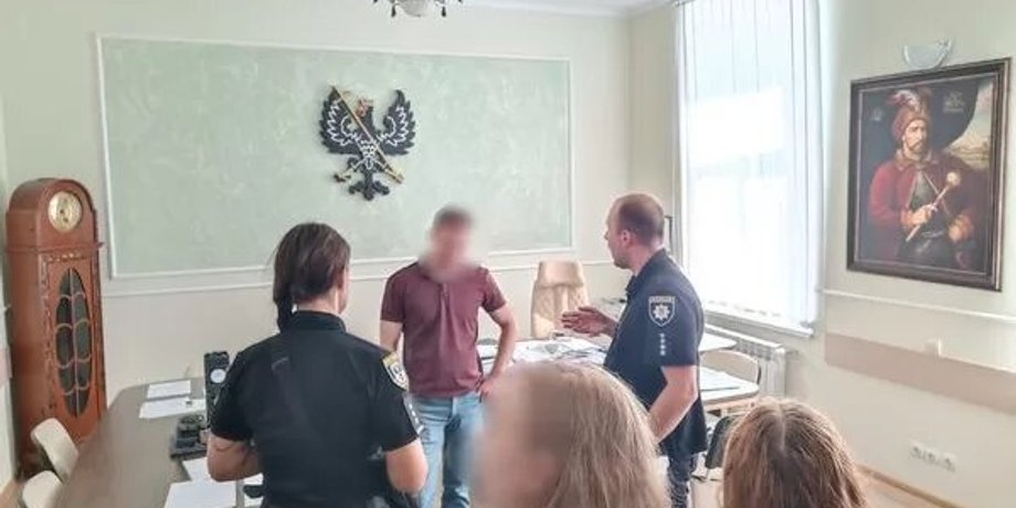 новости чернигова, горсовет, обыски, полиция, земельный участок, расследование