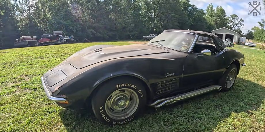 Chevrolet Corvette ожив після понад 30 років простою: спорткар завівся, але поїхати не зміг