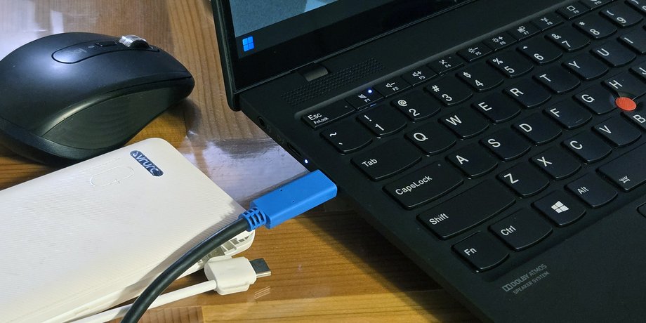 Ноутбук Lenovo заряжается через USB-C
